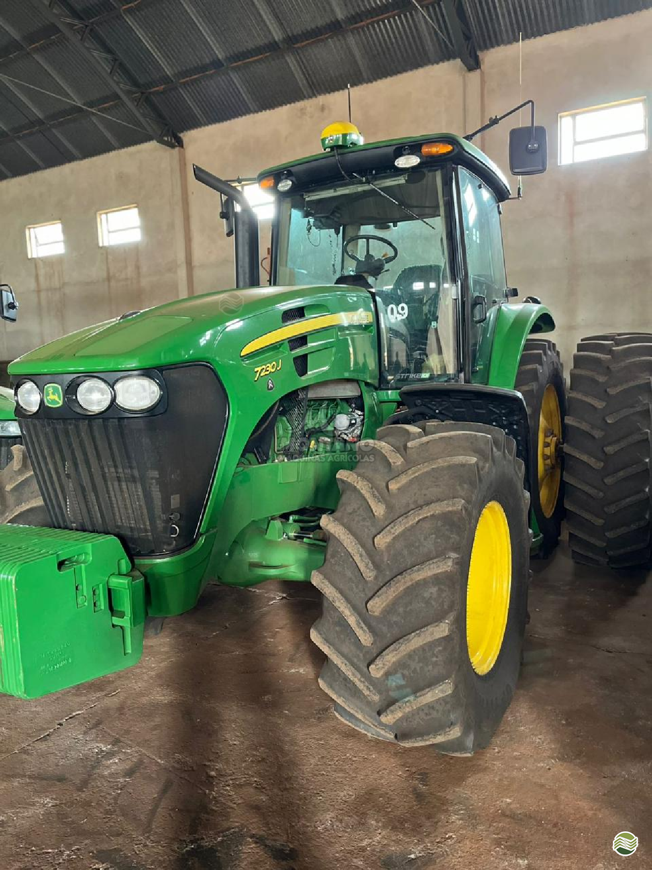 TRATOR JOHN DEERE JOHN DEERE 7230J Tração 4x4 Montano Máquinas Agrícolas LAGOA VERMELHA RIO GRANDE DO SUL RS